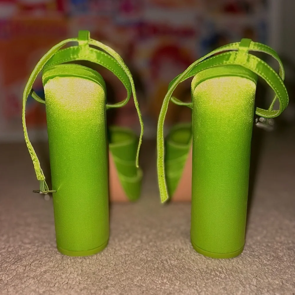 Moonchild Lime Green Satin Closed Toe Statement Platform Block Heels - Women’s 8 - Picture 6 of 6